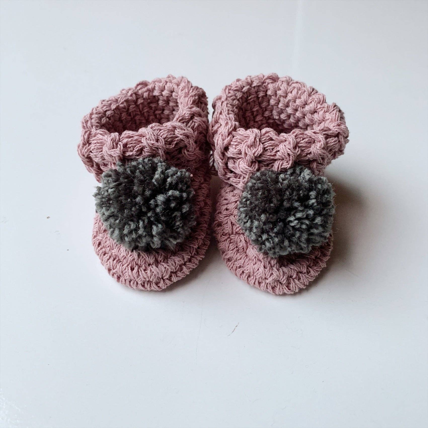 Organic cotton pom pom booties: Olive / Oatmeal