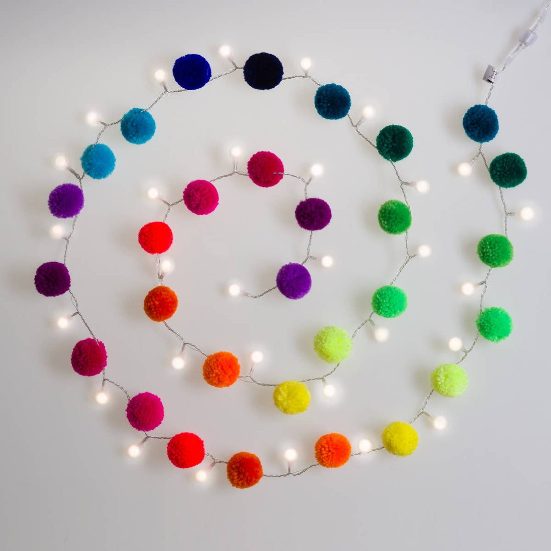 Pom Pom Light Chain Rainbow