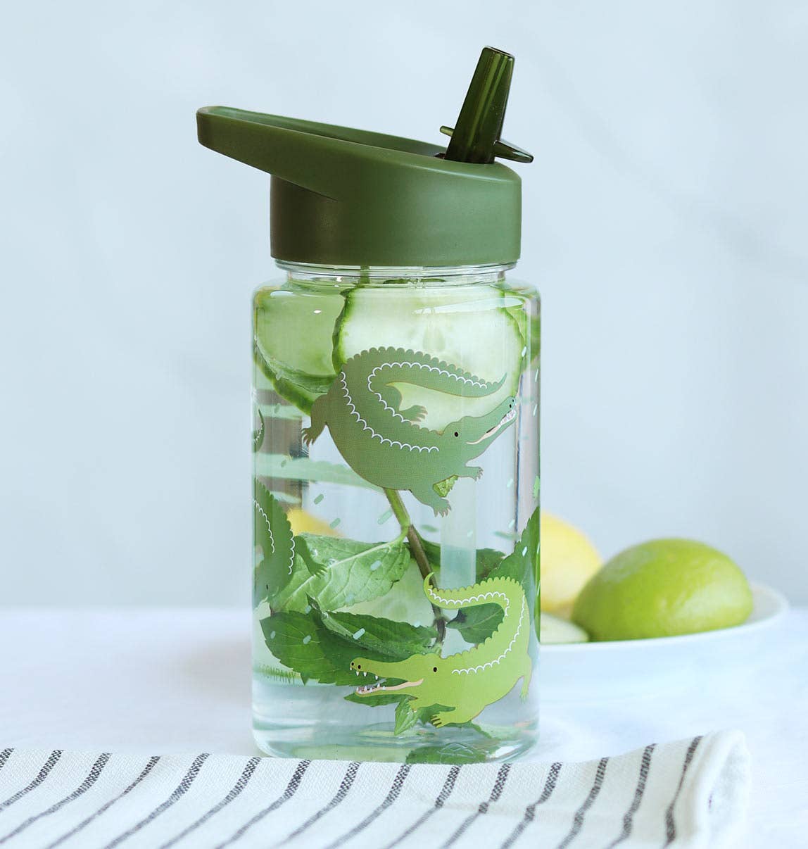 Kids drink bottle/water bottle: Crocodiles, Alligators