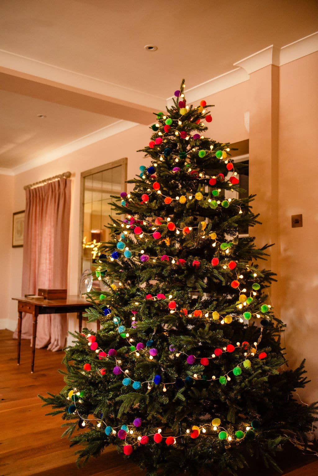 Pom Pom Light Chain Rainbow