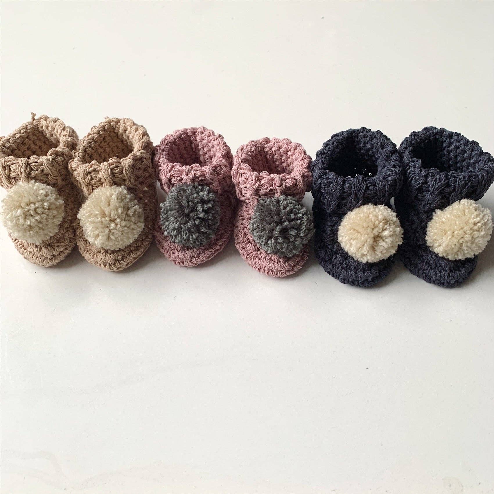 Organic cotton pom pom booties: Olive / Oatmeal