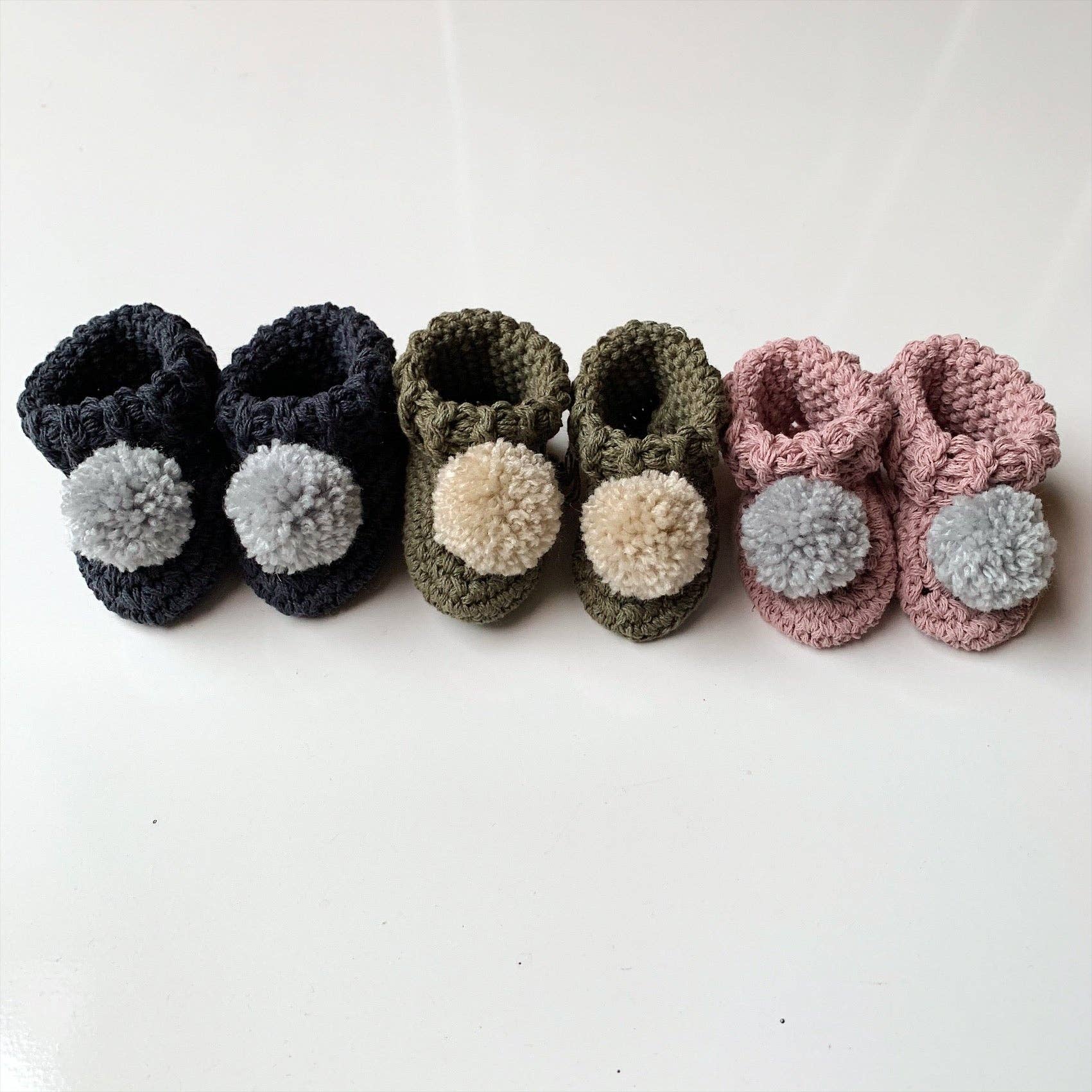 Organic cotton pom pom booties: Olive / Oatmeal