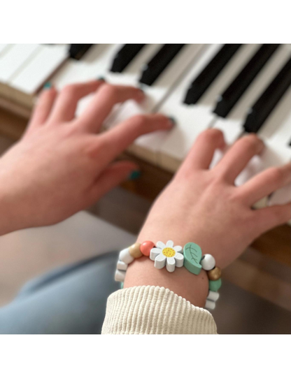 Make Your Own Daisy Chain Bracelet